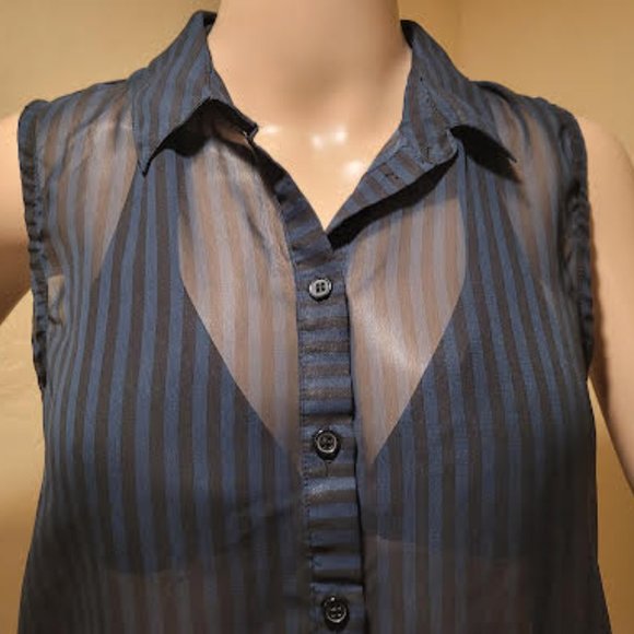 Forever 21 semi-sheer button up collar sleeveless high-low curved hem - Small - Picture 2 of 7